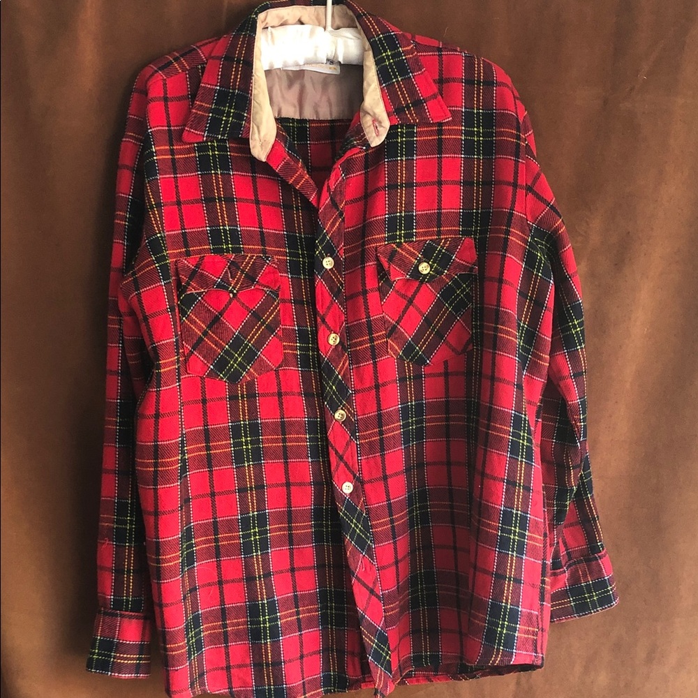 Men's Red Plaid Casual Button-Down Shirt with Chest Pockets